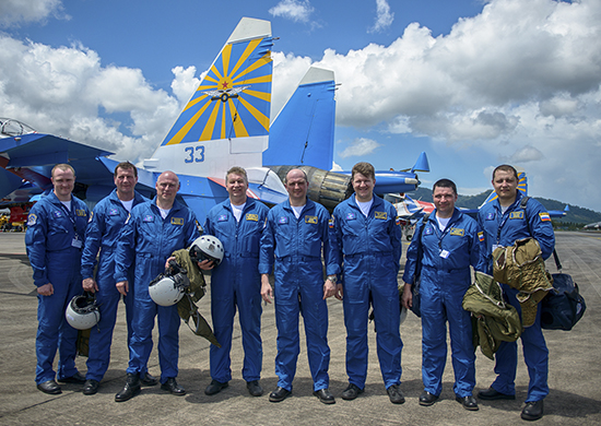 俄“勇士”飞行队马来西亚航展完成换装后处女秀