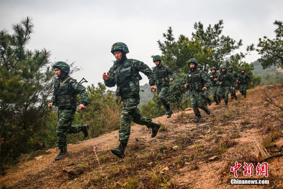 浙江宁波武警深山开展山地捕歼战029