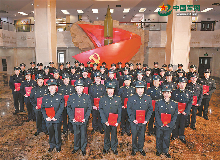 火箭军举行授衔仪式 51名导弹兵戴上士兵最高军衔