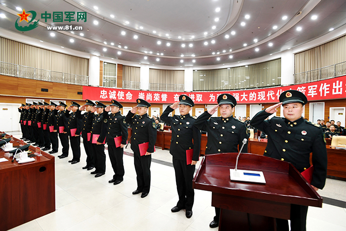 火箭军举行授衔仪式 51名导弹兵戴上士兵最高军衔