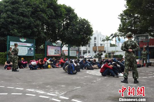 广东边防摧毁多个跨境偷渡团伙查获偷渡者2000余人