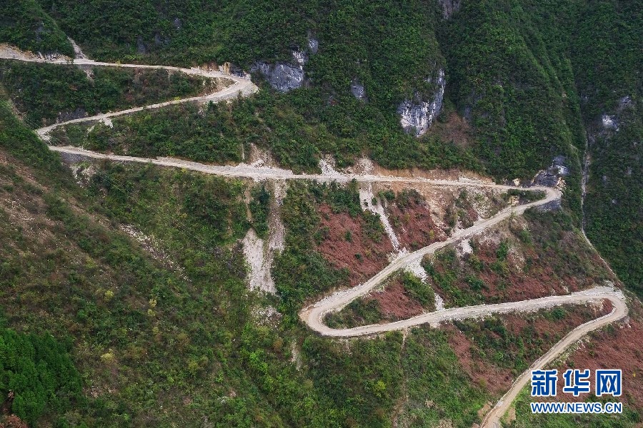 2017年3月23日,新华网一行人来到了被称为"坑底之村"的下庄村,见到了