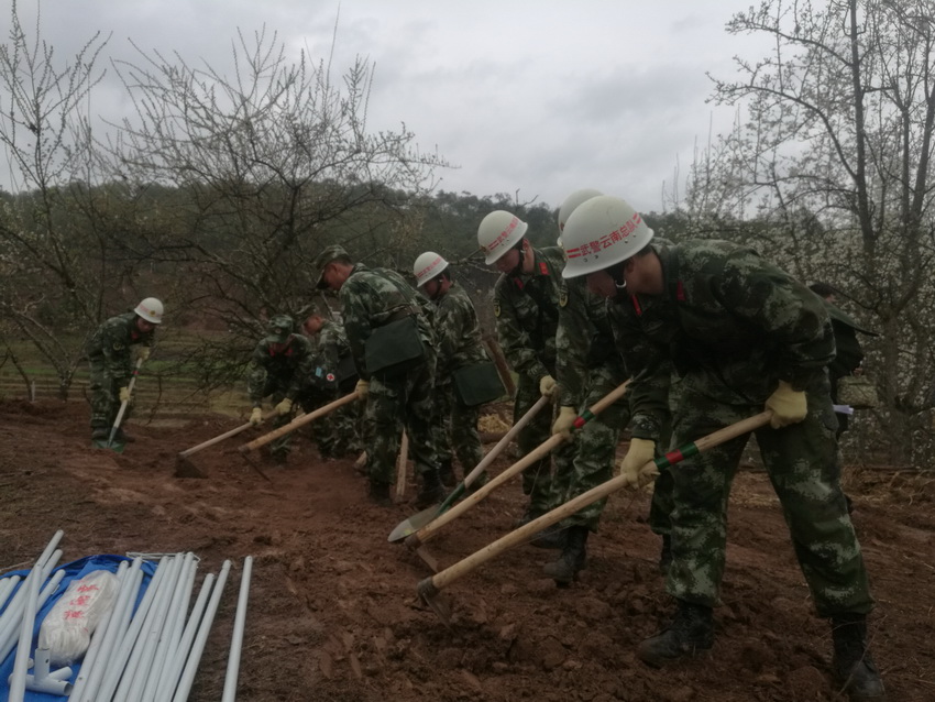 武警官兵平整安置地