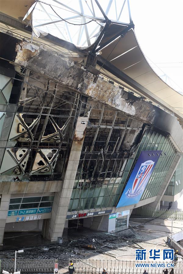 上海虹口足球场起火 火势被扑灭无人受伤