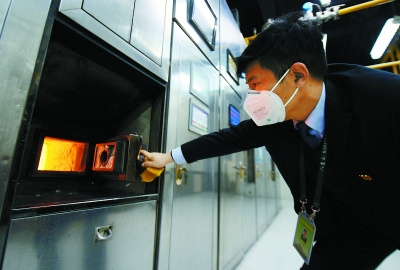 “跨界”火化师：聚会会“狡猾”地说在民政局工作