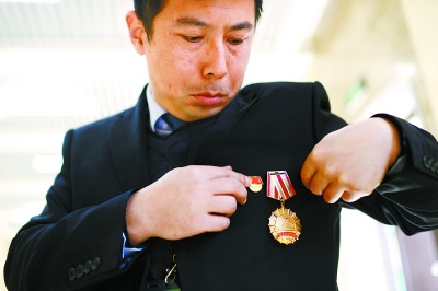 “跨界”火化师：聚会会“狡猾”地说在民政局工作