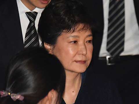 朴槿惠被批捕 将与闺蜜崔顺实住同一个拘留所
