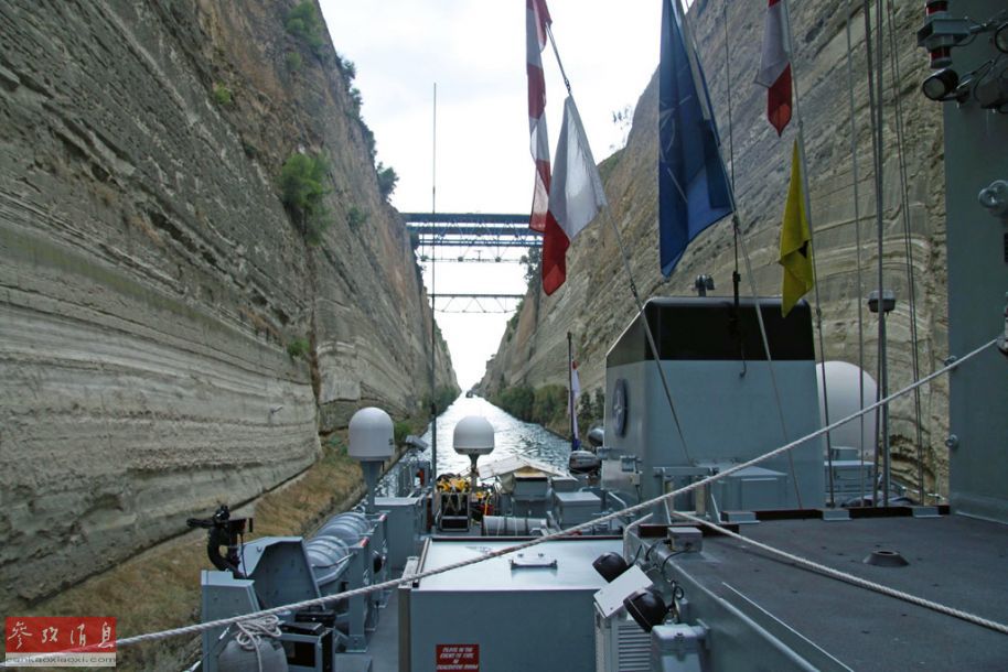 一線天！隱身戰艦過運河間距僅4.5米