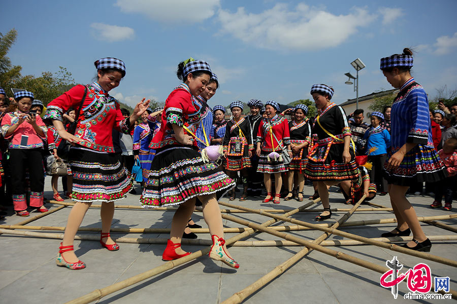 布依族"三月三"是布依族在农历三月初三举办的传统节日,以祭祀社神和