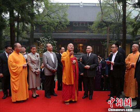 柬埔寨国王西哈莫尼参访杭州灵隐寺