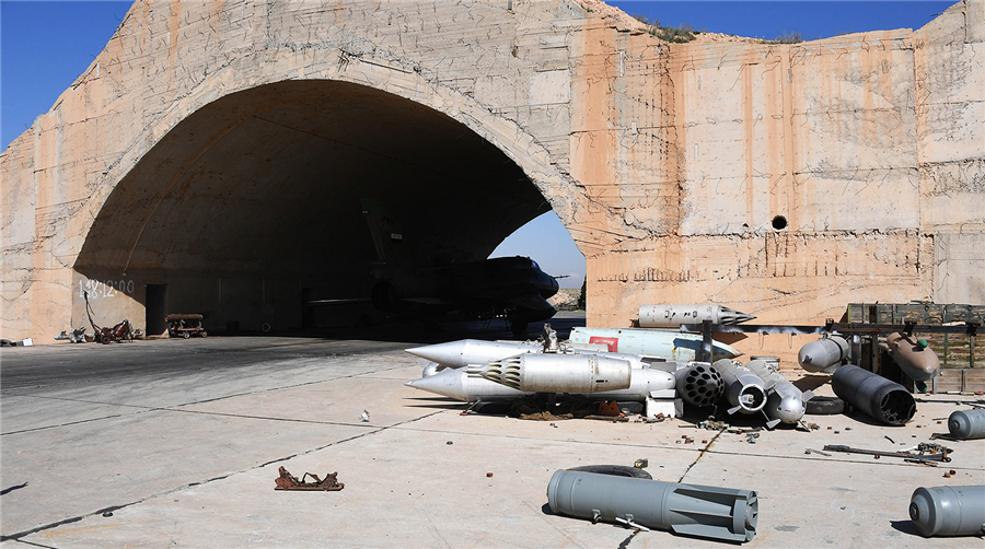 俄方公布美军空袭叙利亚机场效果照片
