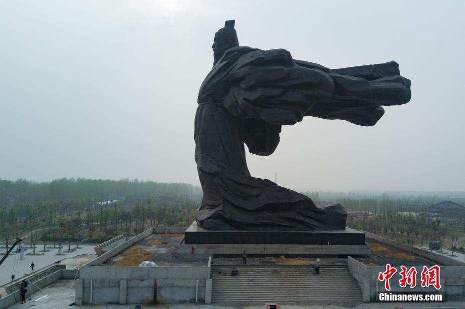 徐州丰县汉皇祖陵 42米高刘邦铜像尽显雄风