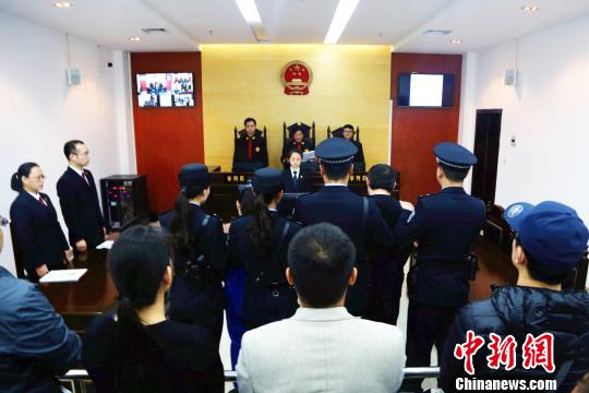 河南“情夫虐童案”：生母获刑10年 施暴者被判无期