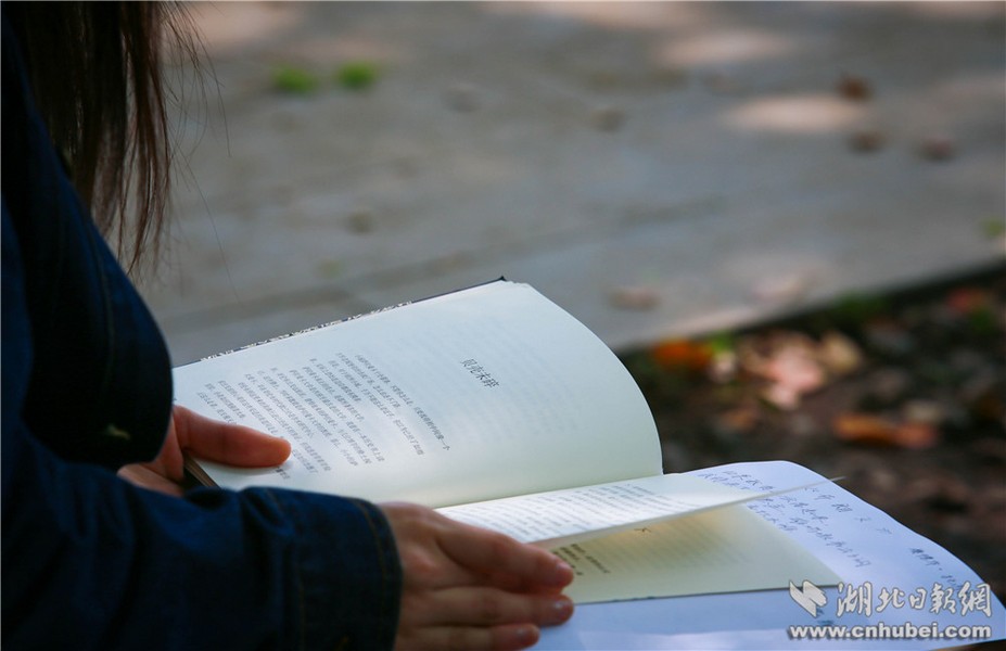 “朗读亭”本次将在武汉停留一周，随后还将移动到汤湖图书馆、东湖、西北湖，届时市民们可走进朗读亭，在其中朗读出自己的故事。