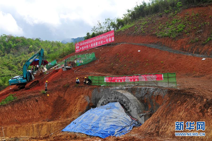 一带一路·好项目│老挝热带'无人区'的中老铁路建设