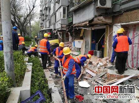 北京朝阳消防依法整治15户800平米'开墙打洞'安全隐患