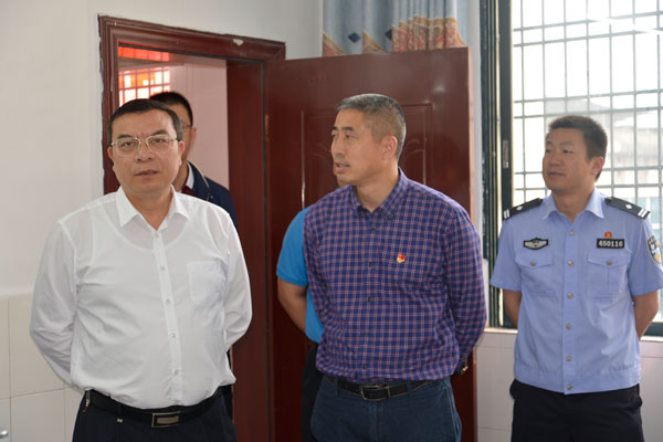 广西昭平贺州市委常委韦升安到昭平满意办调研