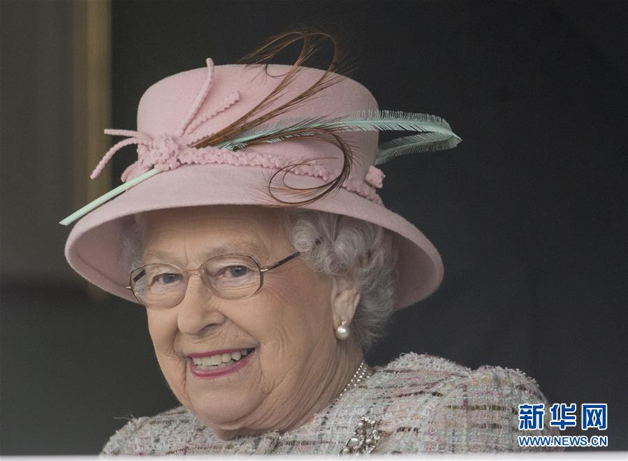 英国女王观看赛马 庆祝91岁生日