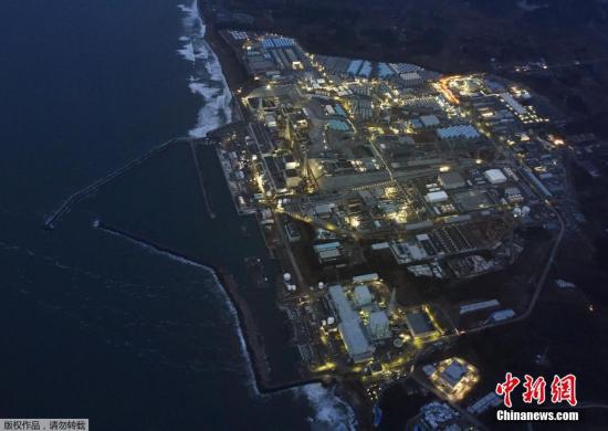 资料图：当地时间3月10日，“3-11”大地震5周年纪念日的前一天，福岛第一核电站在黄昏中停运亮灯的场景。