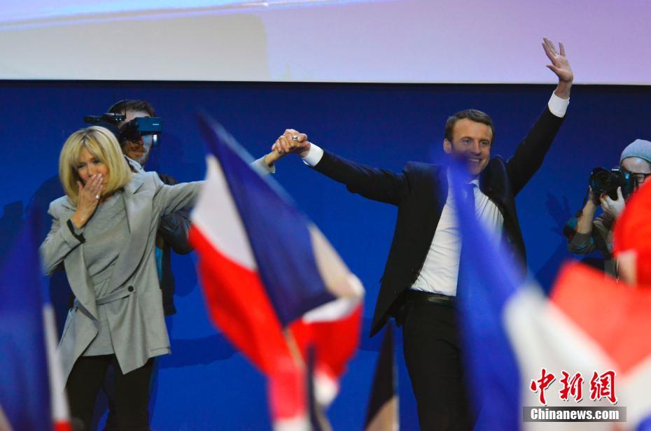 法国大选投票初步结果：马克龙、勒庞进入第二轮