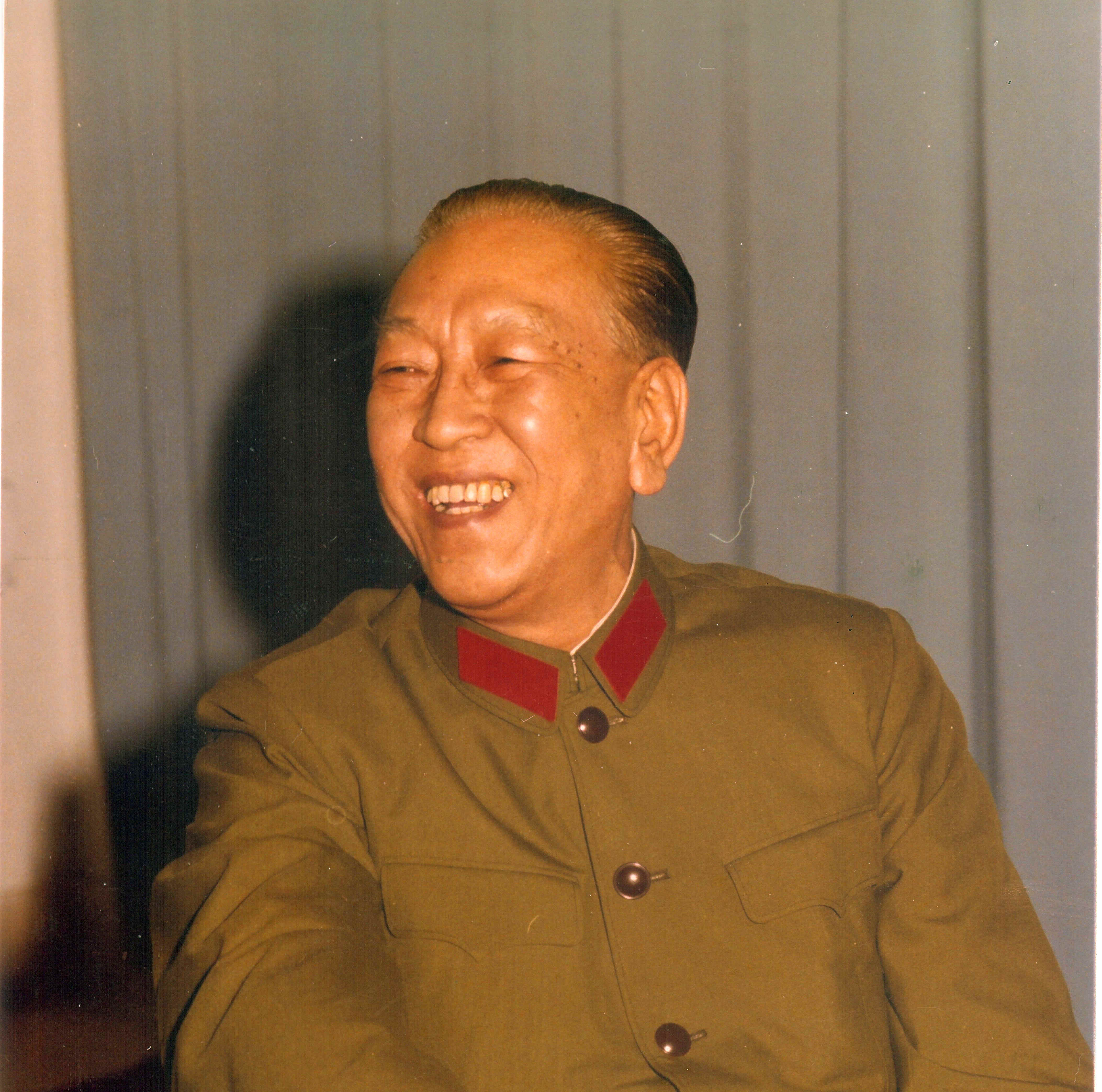 首页 图片我的爷爷耿飚,是新中国成立后历任国防部长中,唯一一位没有