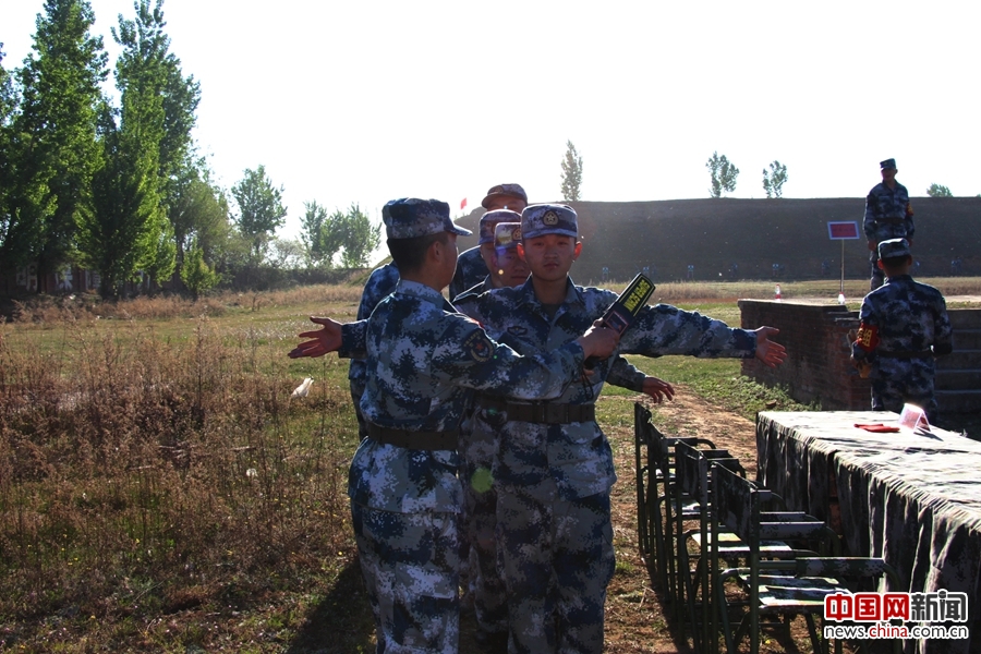 中部战区空军某团组织轻武器实弹射击考核