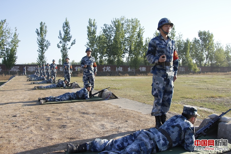 中部战区空军某团组织轻武器实弹射击考核