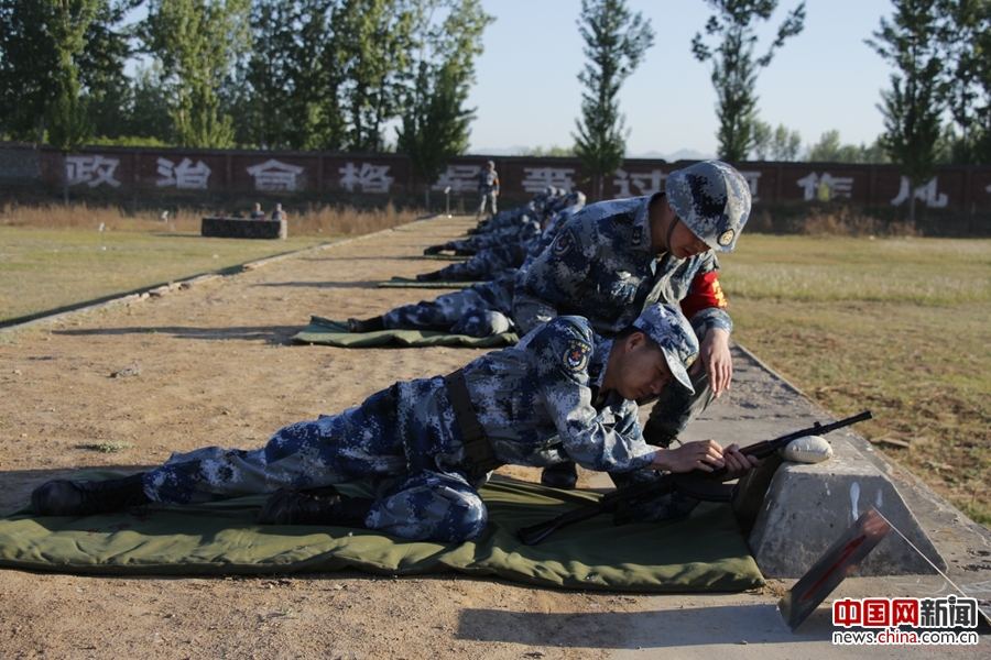 中部战区空军某团组织轻武器实弹射击考核