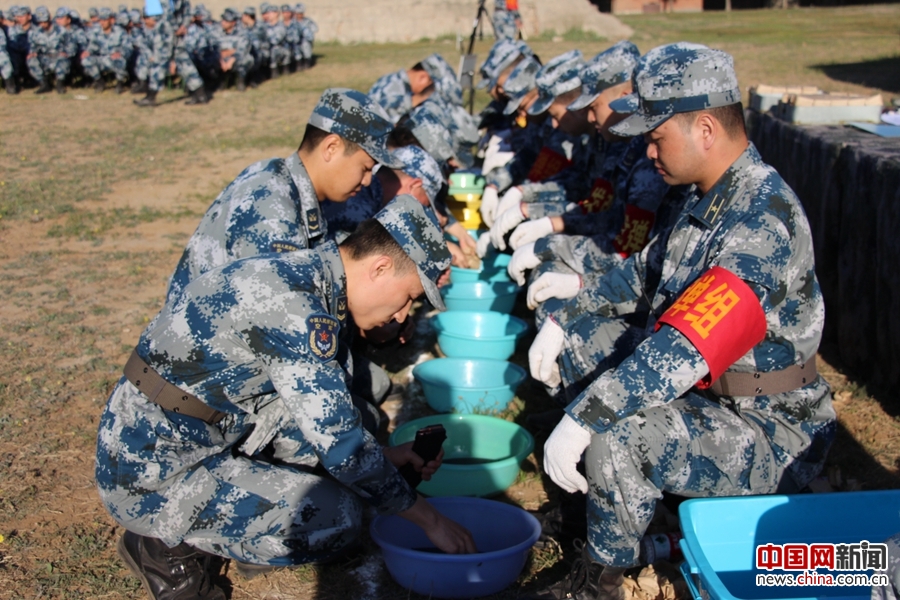 中部战区空军某团组织轻武器实弹射击考核