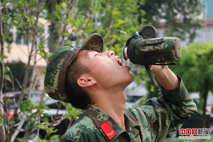 武警那抹橄榄绿 无悔的青春