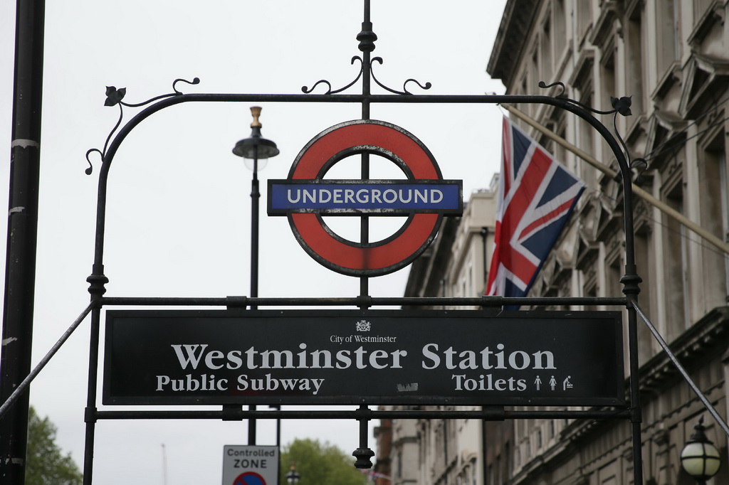 4月27日在英国伦敦拍摄的事发地白厅附近的地铁站。 新华社发（蒂姆·爱尔兰摄）