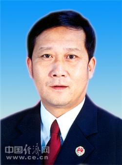 　　姜建初，男，汉族，1953年8月生，山东乳山人，1970年12月参加工作，兰州大学法律系民法专业毕业，研究生学历。