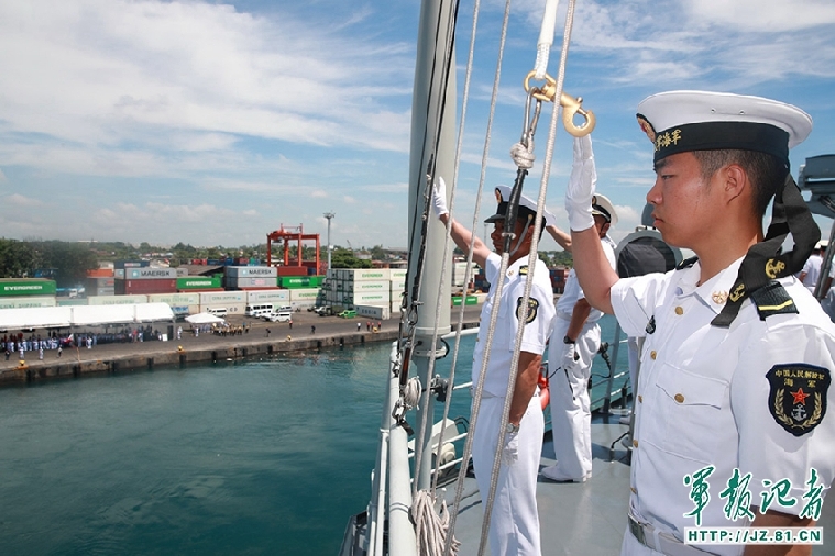 海军远航访问编队离开菲律宾 华人高唱《歌唱祖国》