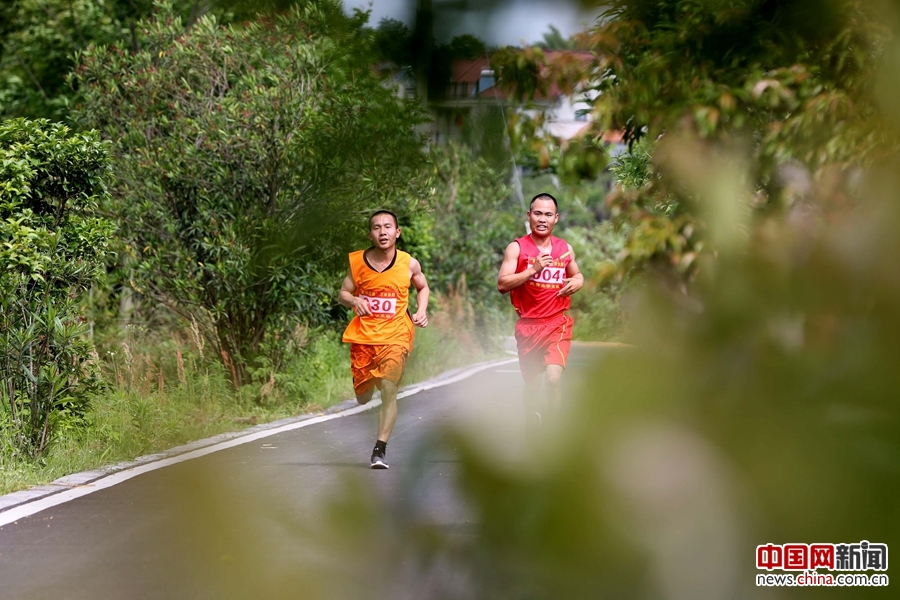 武警金华市支队举行长跑比赛迎共青团成立95周年