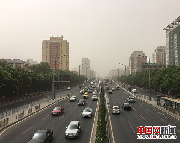 多地发沙尘暴蓝色预警 北京严重污染已达6小时