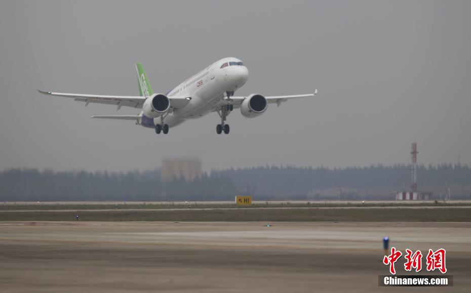 国产大飞机C919首飞成功起飞(组图)