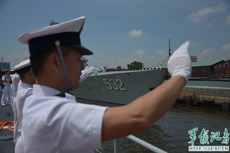 中国海军远航访问编队抵达越南胡志明市访问