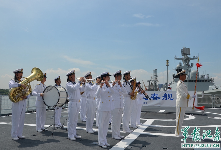中国海军远航访问编队抵达越南胡志明市访问