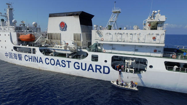 中国万吨海警船现身南海