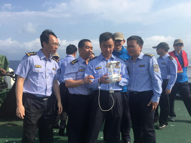 中国万吨海警船现身南海