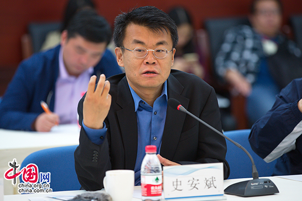 清华大学新闻与传播学院副院长史安斌.郑亮 摄