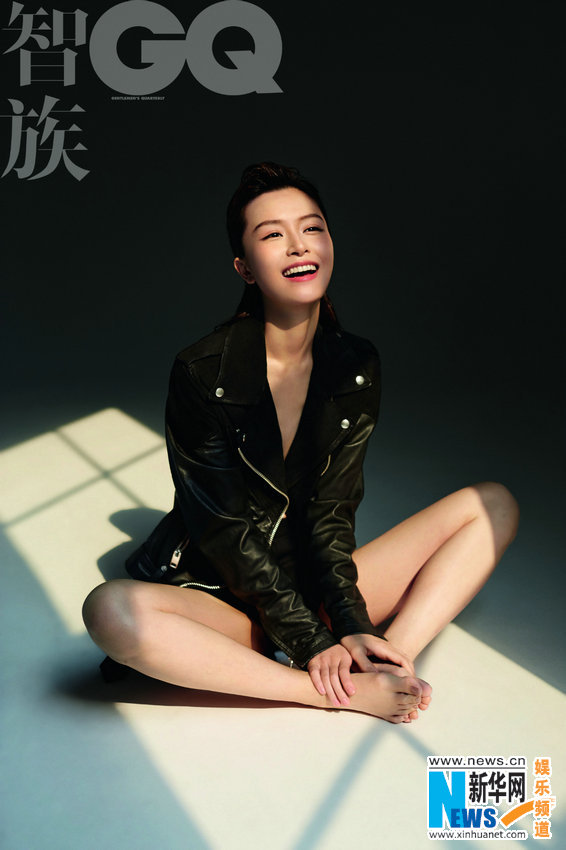 组图：文咏珊大片曝光 洒脱帅气演绎时尚中性风