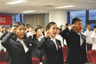 2000余志愿者“一带一路”峰会展风采量身定做正装