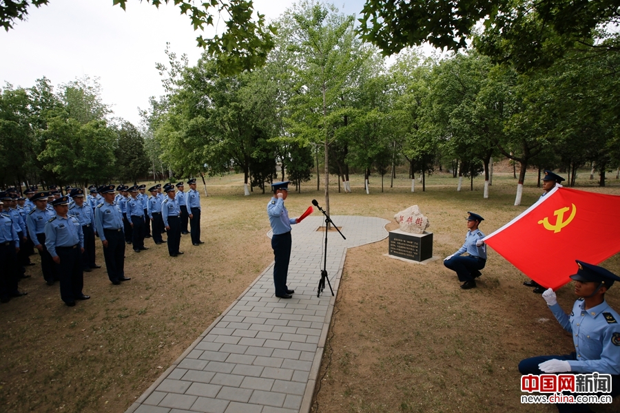 中部戰區空軍向英雄營先輩承諾 爭做防空勁旅傳人