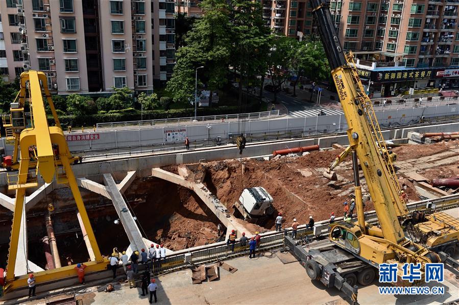 （新華網）（1）深圳在建地鐵工地局部坍塌 3名工人被困 