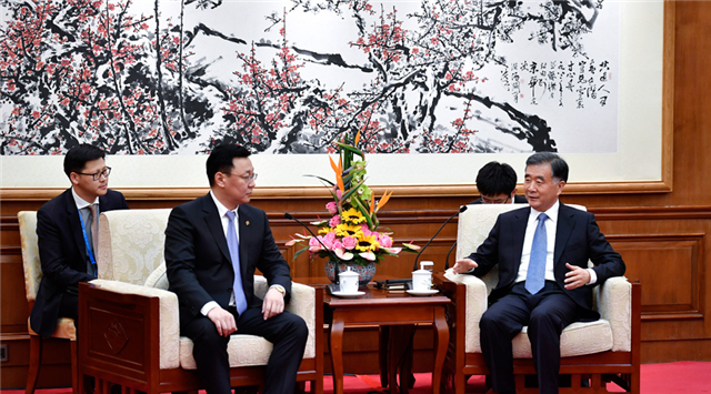 汪洋会见蒙古国总理额尔登巴特