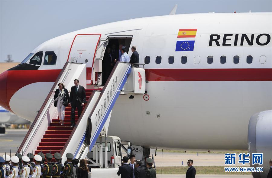 （XHDW）（1）西班牙首相拉霍伊抵达北京