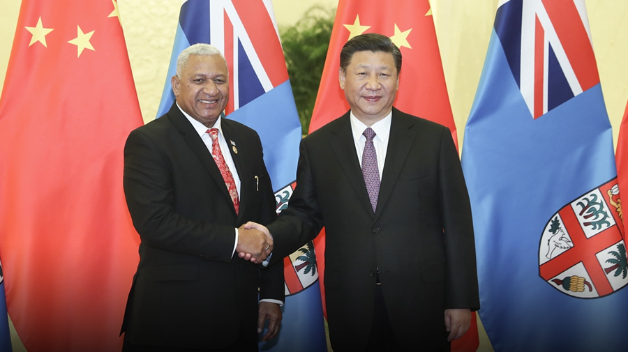 习近平会见斐济总理姆拜尼马拉马