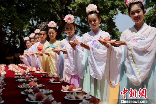 王屋山1715米天坛极顶再现《西游记》“蟠桃盛会”