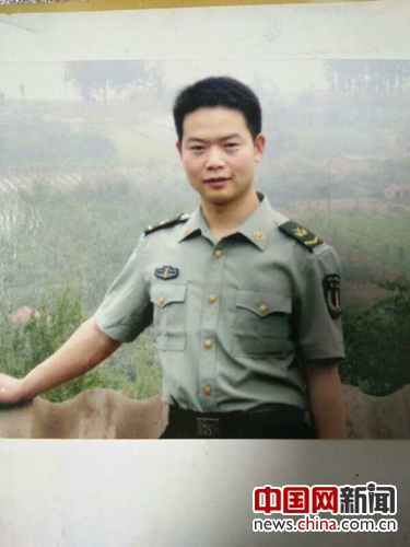 火箭军官兵联手地方爱心人士接力救助一名退伍老兵